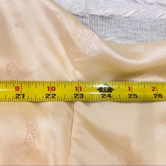 Longevity Hangzhou China. Women Light gold robe. 100% Silk. Size : M - Picture 7 of 12